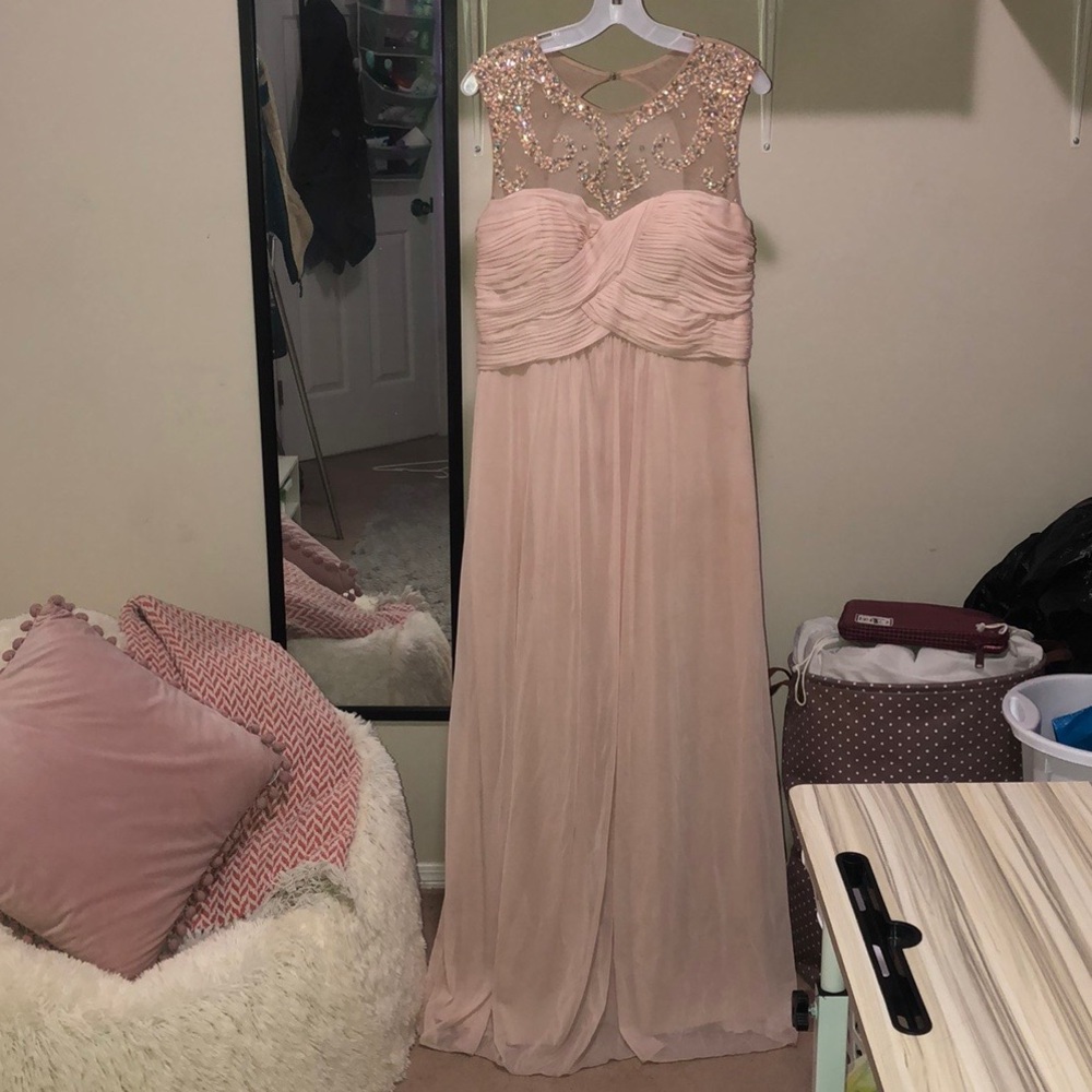 Floor Length Sequinned Formal Dress 💋